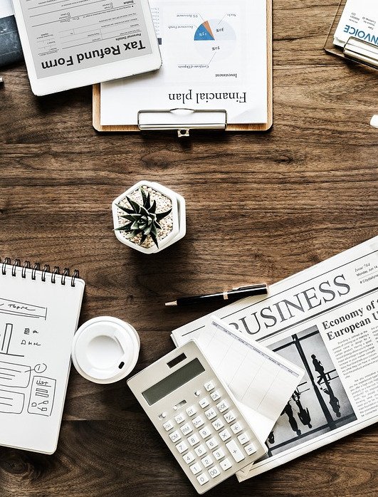 businesswoman laptop finance